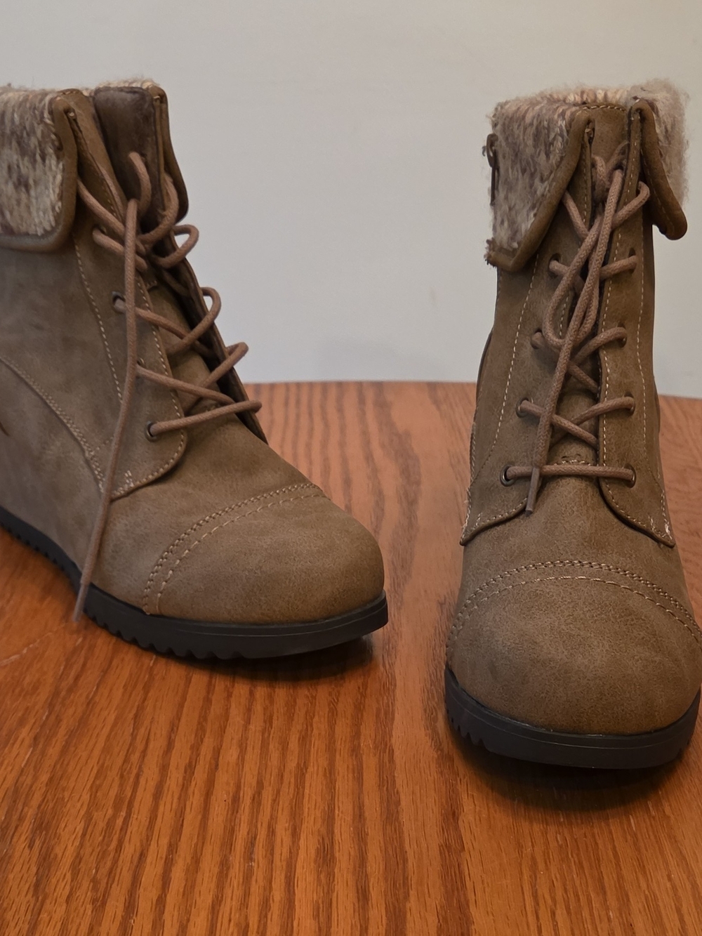 Women's SPORTO Faux-Fur Lace-Up Ankle Boots in Tan Size 10 M